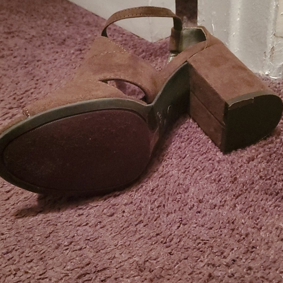 Shoes - Picture 2 of 3